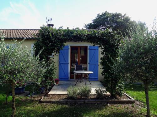 Le Cabanon view of the rear patio