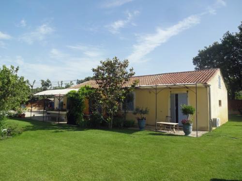 Le Cabanon from the front of the garden