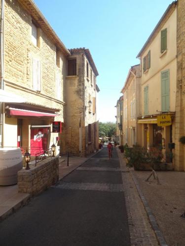 Chateauneuf Du Pape - Main Street