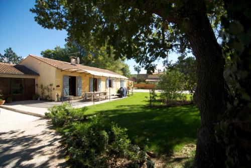 Le Cabanon view from drive