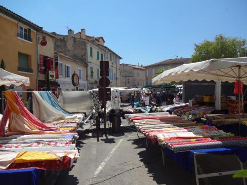 Isle Sur La Sorgue Sunday Market